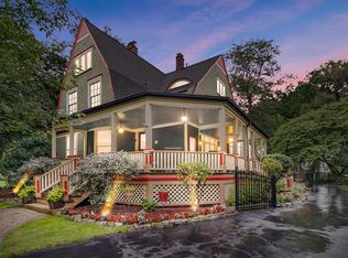 180 Herrick Rd, Riverside, IL 60546