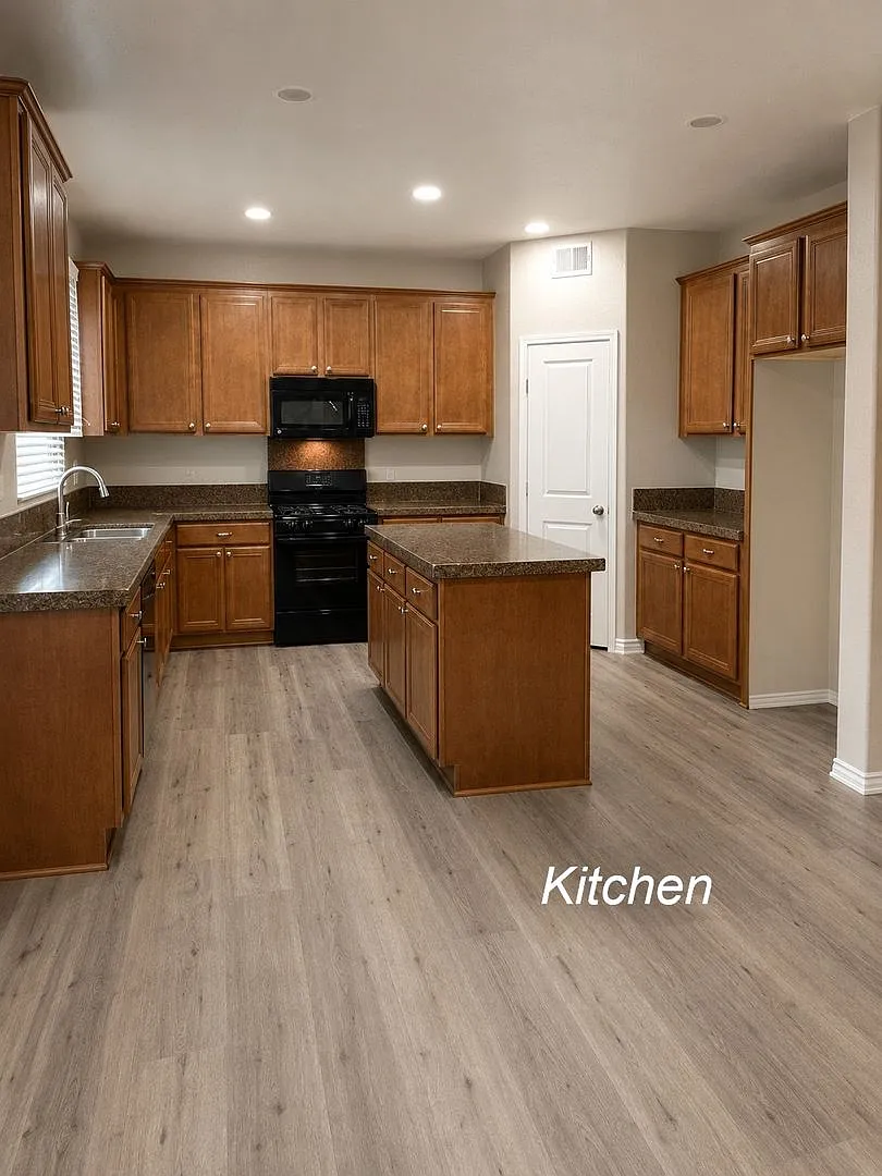Spacious 5-Bedroom Home with 3-Car Garage In Perris — Photo 2