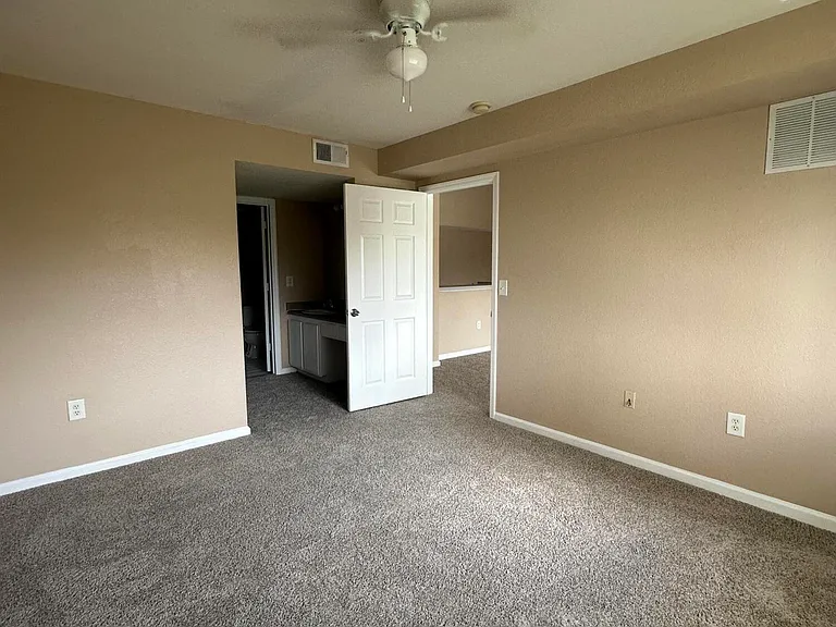141 SW Palm Dr #202 — Photo 12