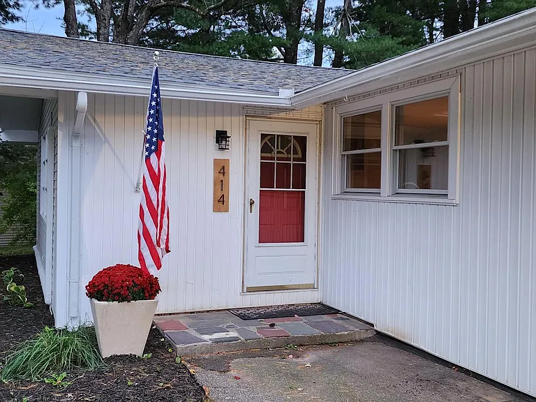 414 Greenwoods Rd — Photo 3