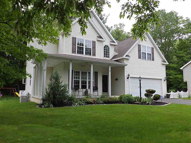 2nd image of 17 SPRINGFIELD Drive