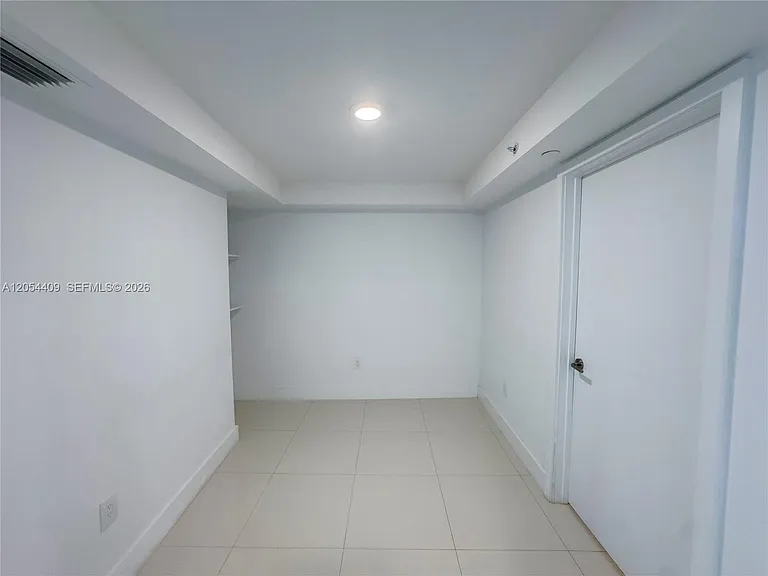 9261 E Bay Harbor Dr #405 — Photo 13