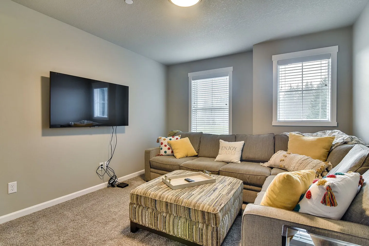2 bed, 2.0 bath, 1915 sqft, $3,612 — Photo 3