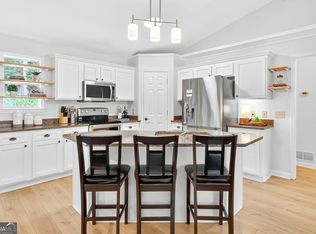 8635 Sapphire Ln, Gainesville, GA 30506