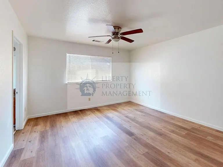 2020 Peggy Ln — Photo 9