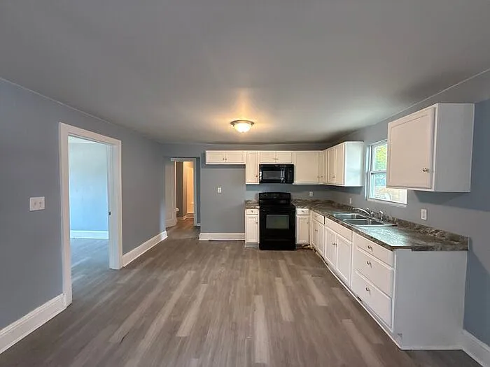 207 Bradford Dr — Photo 4