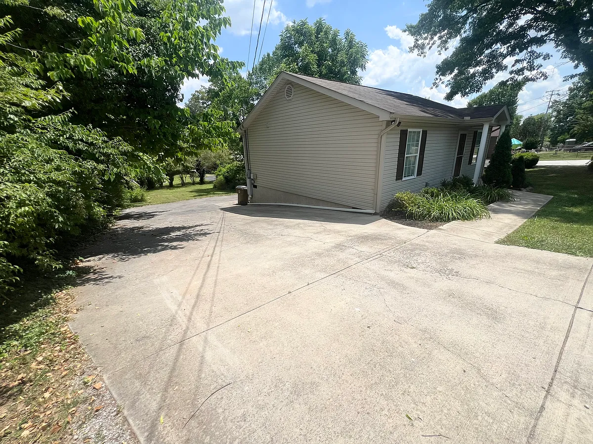 Building Photo - 5404 Villa Rd