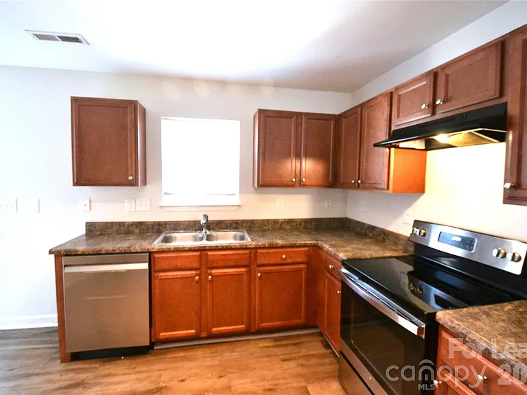 843 Plaza Walk Dr — Photo 31