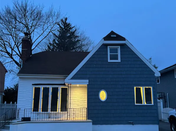 23 Orchard Street, North Merrick, NY 11566