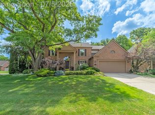 3197 Windwood Rd, West Bloomfield, MI 48324