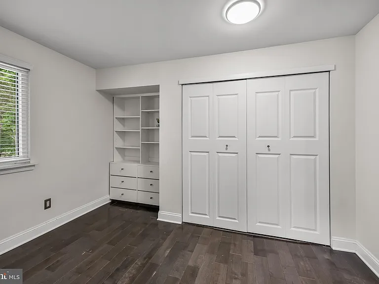 702 Abbey Ct — Photo 17