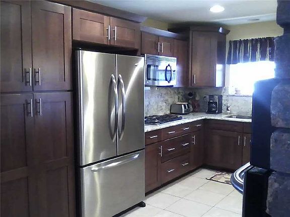 3rd image of 8404 Fairfax Dr