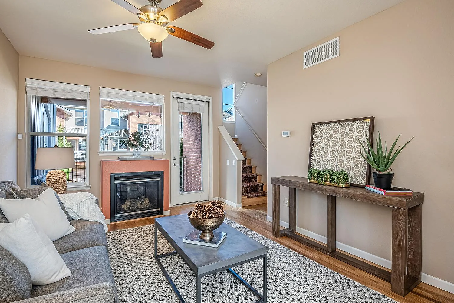 2 bed, 1335 sqft, $2,400 — Photo 3