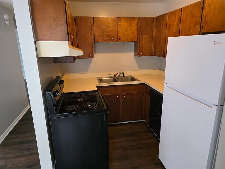 8 Azalea Ave #5E — Photo 4