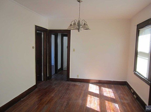 3rd image of 133 Willowdale Ave Unit 1