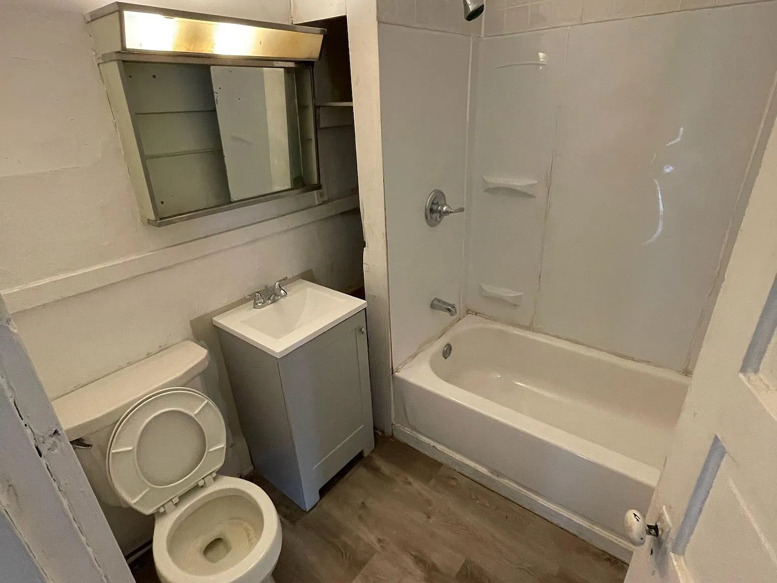 3 bed, 1300 sqft, $1,100 — Photo 2