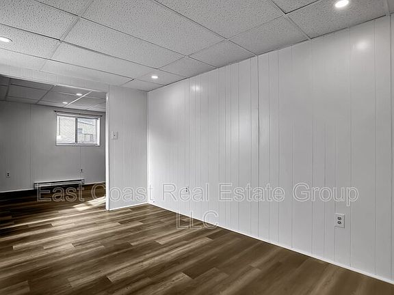 3rd image of 819B Dale St