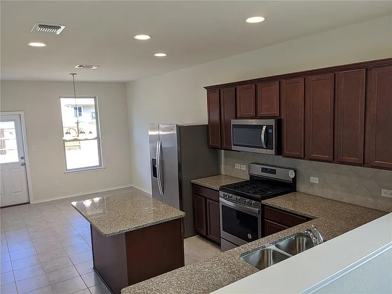 1013 Cliffbrake Way — Photo 2