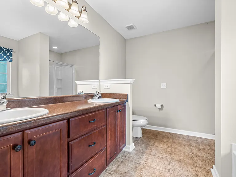 Main bedroom ensuite