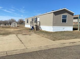 1094 6th Ave SE, Dickinson, ND 58601