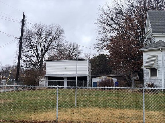4th image of 8915 S Grand Ave