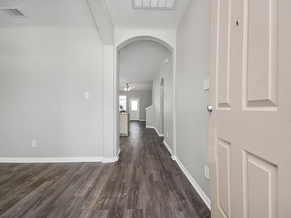 4th image of 24439 Lakecrest Town Dr