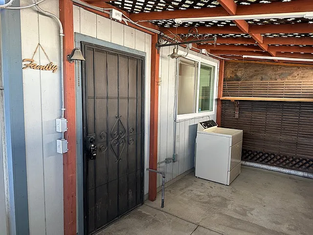 310 W Lupton St — Photo 1