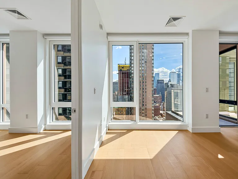 250 W 49th St #12703 — Photo 6