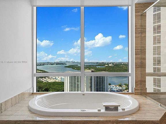 4th image of 16001 Collins Ave APT 2706
