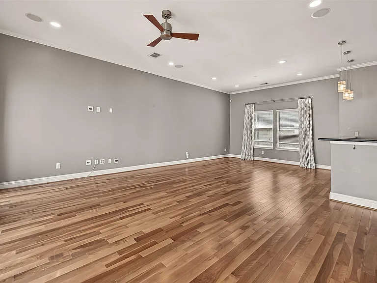 1107 Saint Charles St — Photo 18