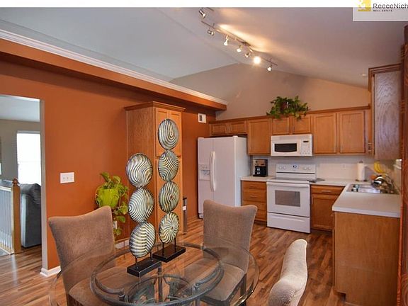 4th image of 305 SE Sunnyside School Cir