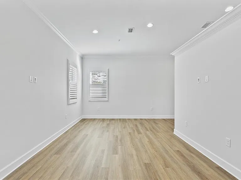 1903 W Bristol Ave #2 — Photo 24