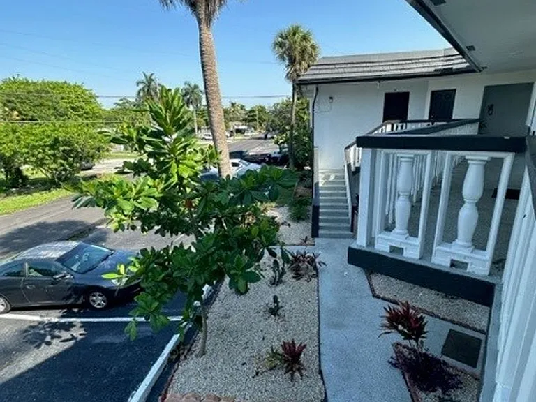 2401 NW 9th Ave — Photo 12