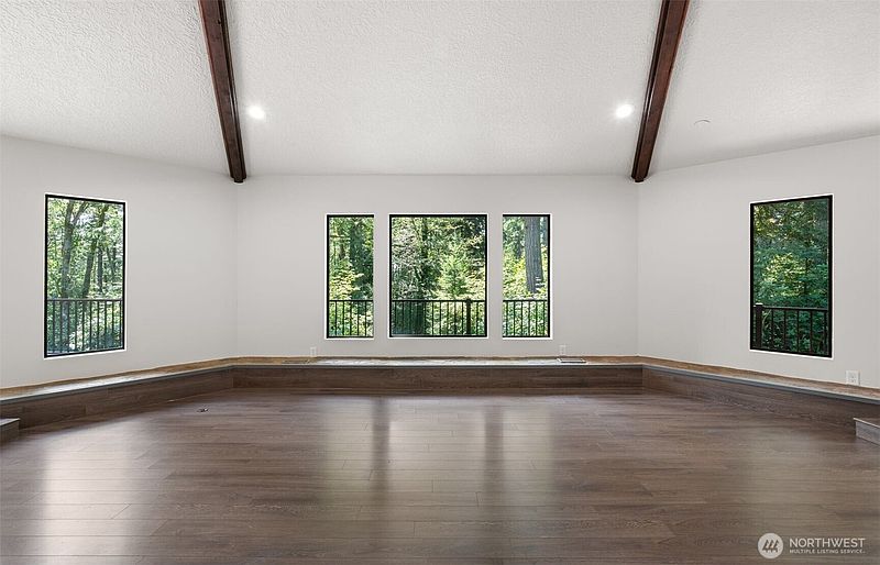 4th image of 14494 NE Valley View Lane
