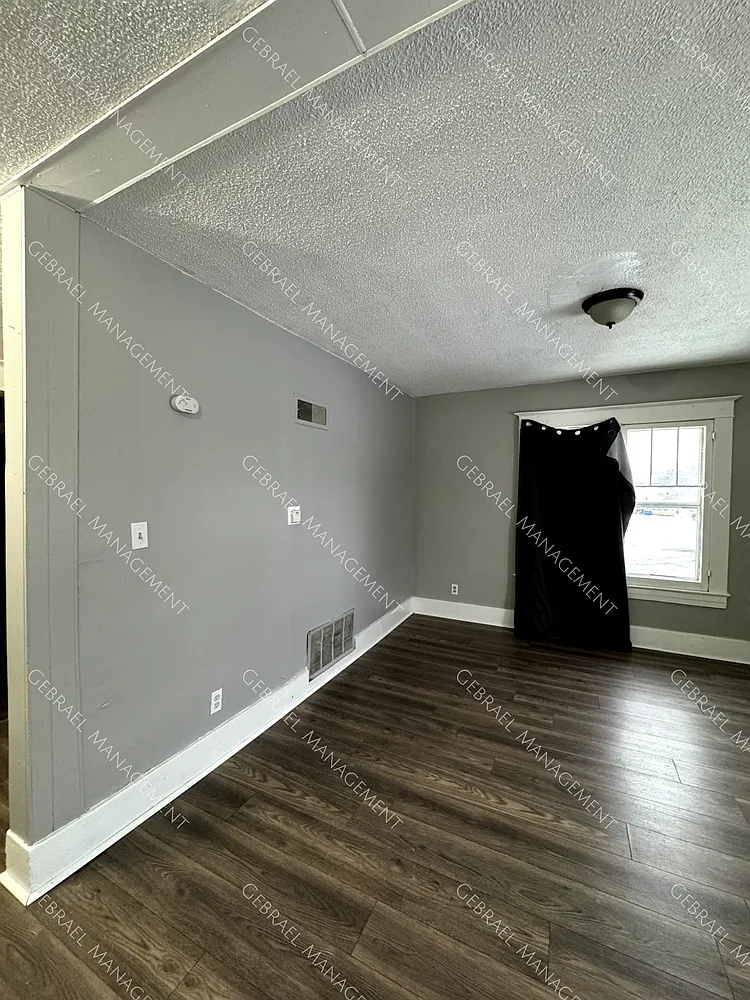Building Photo - 1635 Holmes St