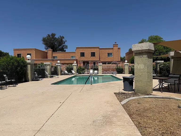 815 E Grovers Ave #24 — Photo 25