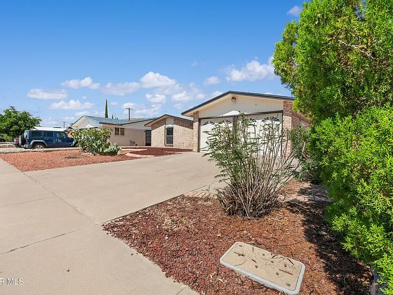 936 Oneida Dr — Photo 27