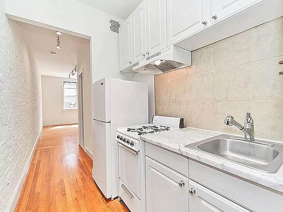 2nd image of 233 E 12th St APT 2D