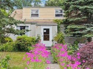 75 E Pasadena Pl, Bridgeport, CT 06610