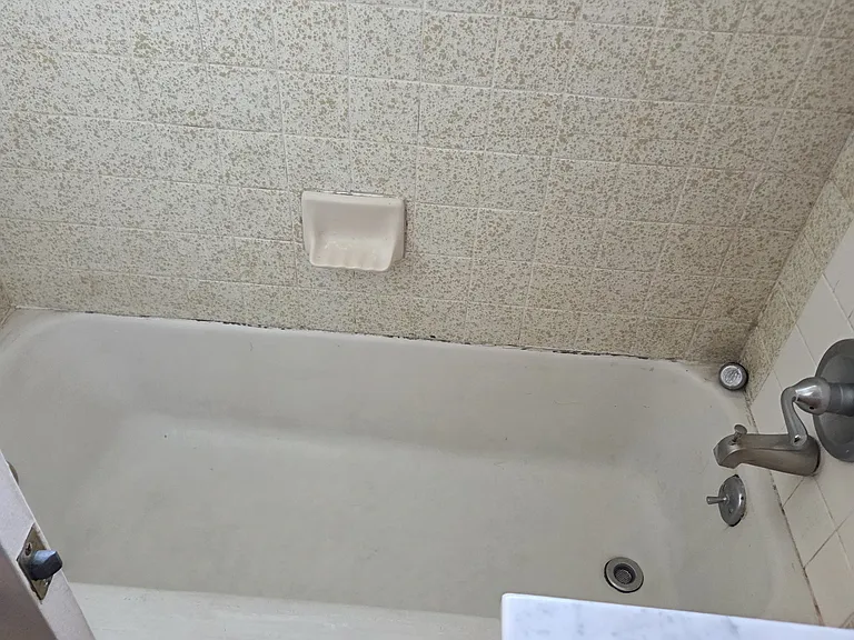 Moracambe Manor Apartments — Photo 9