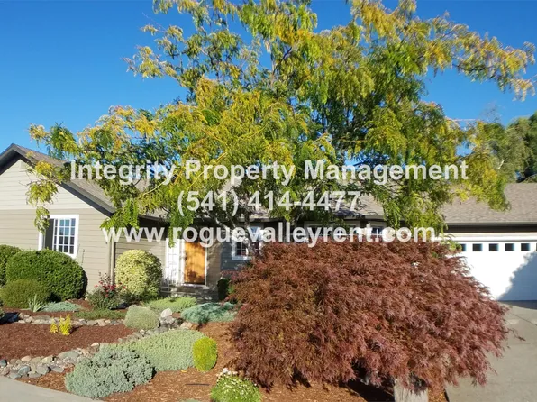 627 SW Wagner Meadows Dr, Grants Pass, OR 97526