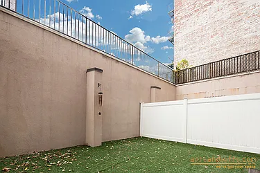 Rented by aptsandlofts.com