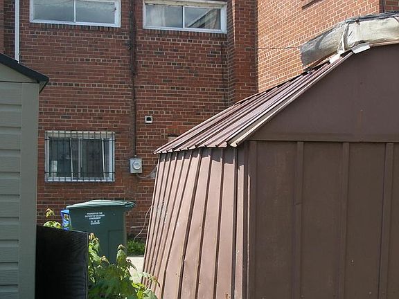 Exterior (Rear)