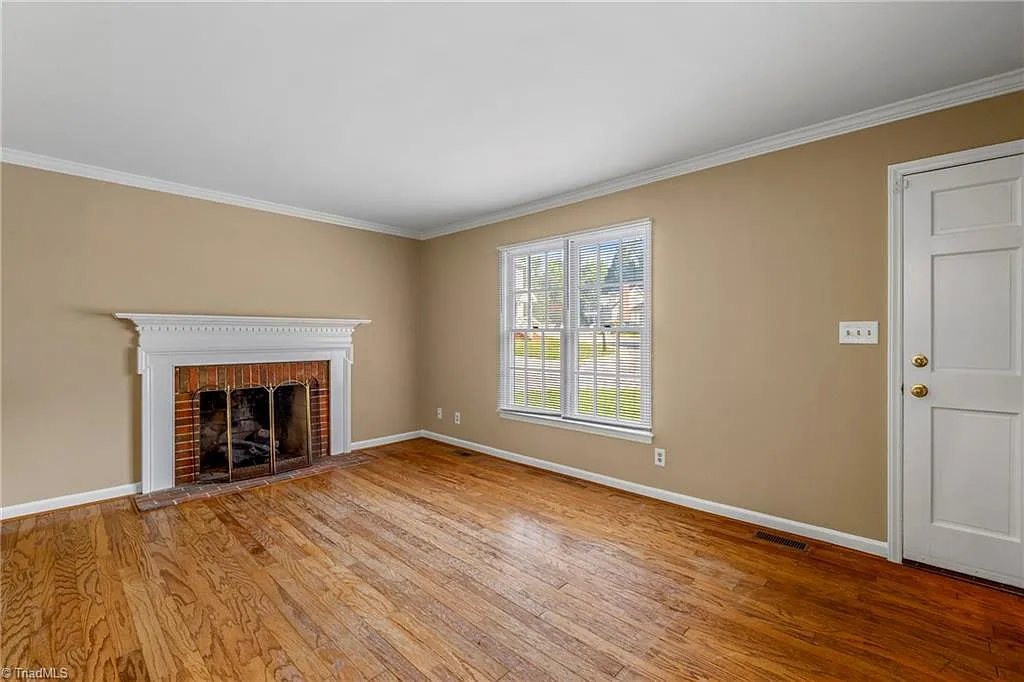 3 bed, 2.0 bath, $1,700 — Photo 3