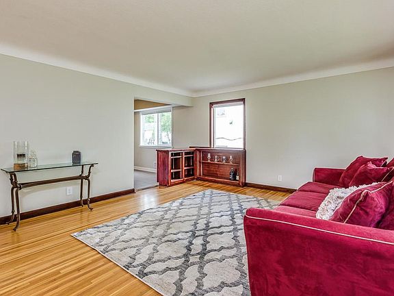 4th image of 1705 Fremont Ave