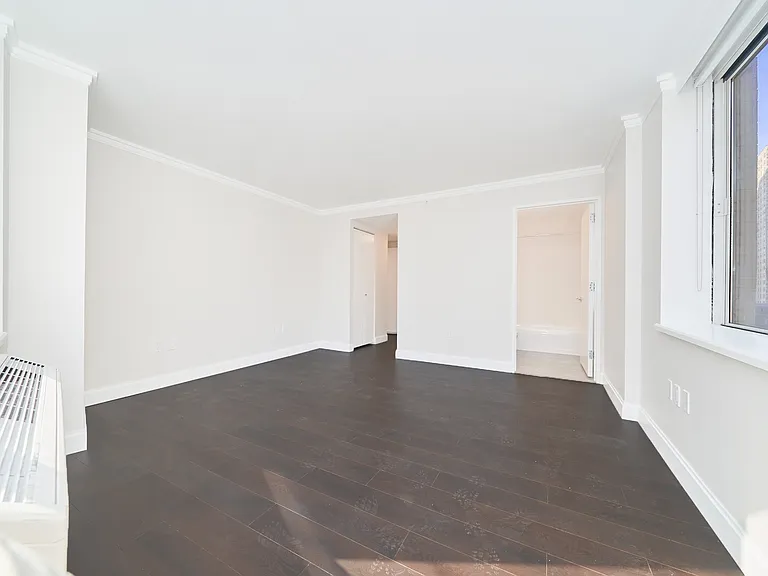160 Riverside Blvd #9U — Photo 15