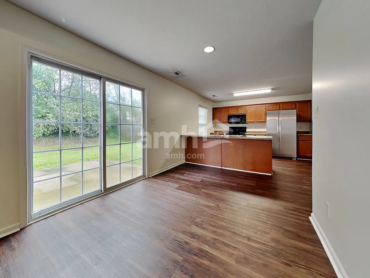 4 bed, 2.5 bath, 2095 sqft, $2,530 — Photo 3