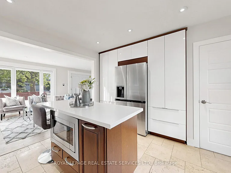 285 Bronte Rd — Photo 15