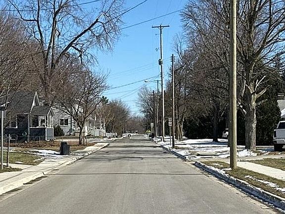 5th image of 103 Butler St