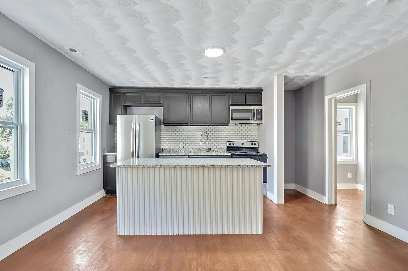 2 bed, 950 sqft, $1,400 — Photo 3